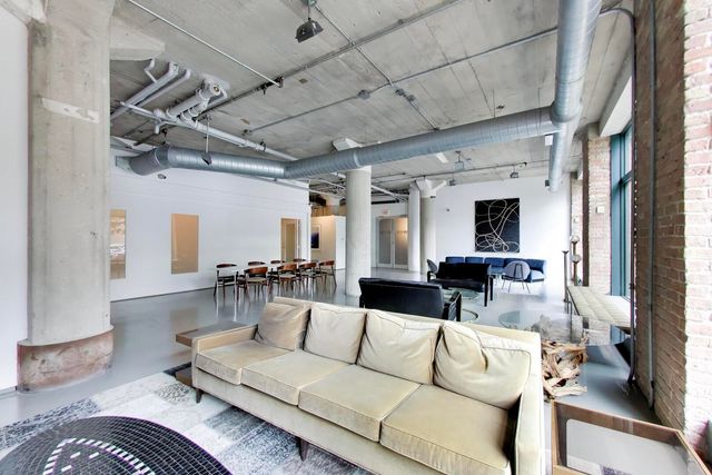 110 N PEORIA Street, Chicago, IL 60607