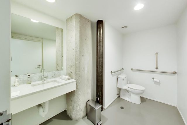 110 N PEORIA Street, Chicago, IL 60607