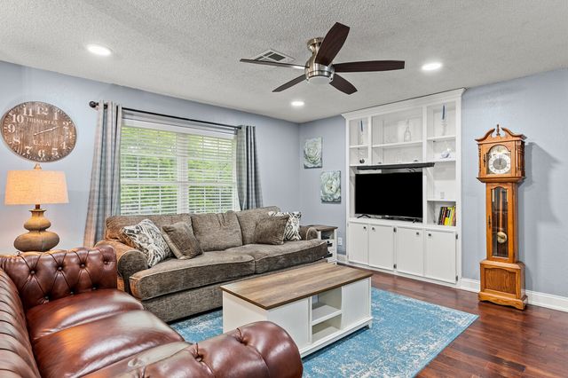 420 Brookwood Drive, Woodway, TX 76712