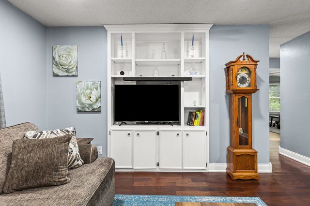 420 Brookwood Drive, Woodway, TX 76712