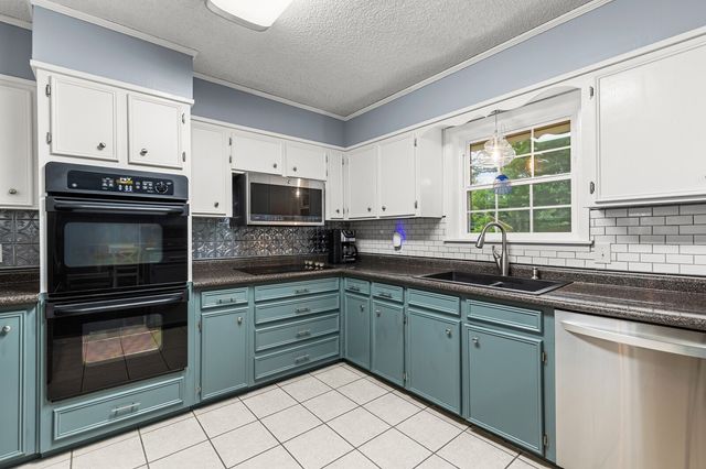 420 Brookwood Drive, Woodway, TX 76712