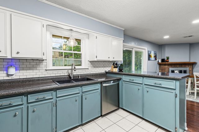 420 Brookwood Drive, Woodway, TX 76712