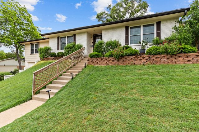 420 Brookwood Drive, Woodway, TX 76712