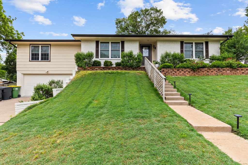 420 Brookwood Drive, Woodway, TX 76712