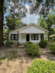 2812 Angier Road A, Huntsville, TX 77340