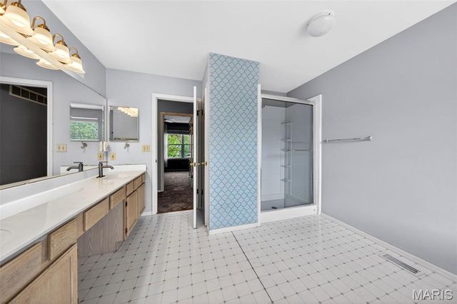 10863 Picadily Square Drive, St Louis, MO 63146