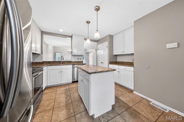 10863 Picadily Square Drive, St Louis, MO 63146