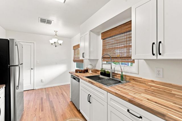 5612 Bradd Way, Sacramento, CA 95822