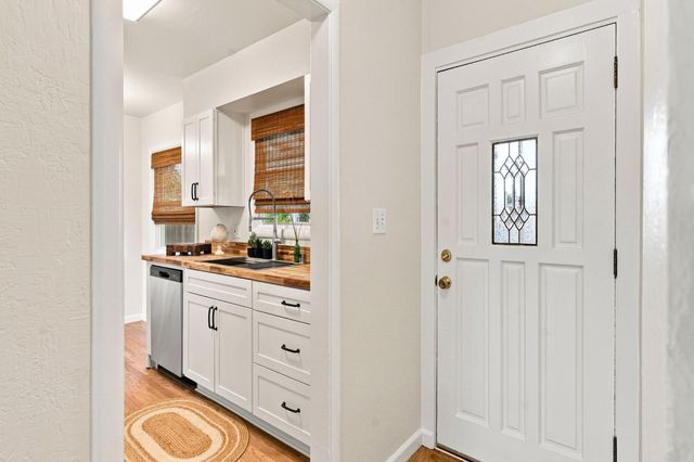 5612 Bradd Way, Sacramento, CA 95822