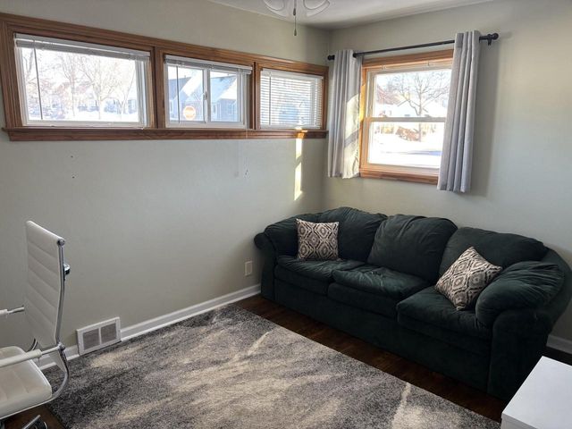 1707 W Wilbur AVENUE, Milwaukee, WI 53221