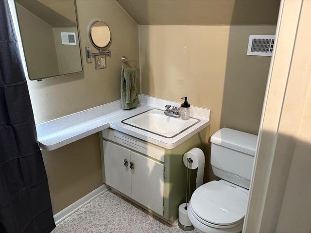 1707 W Wilbur AVENUE, Milwaukee, WI 53221