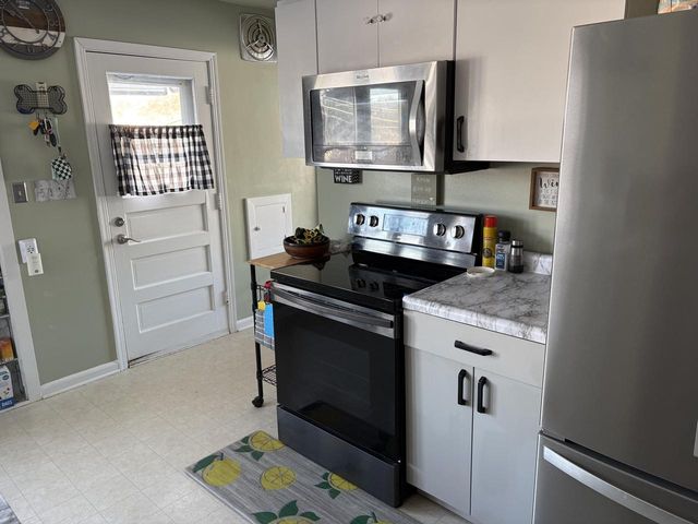 1707 W Wilbur AVENUE, Milwaukee, WI 53221