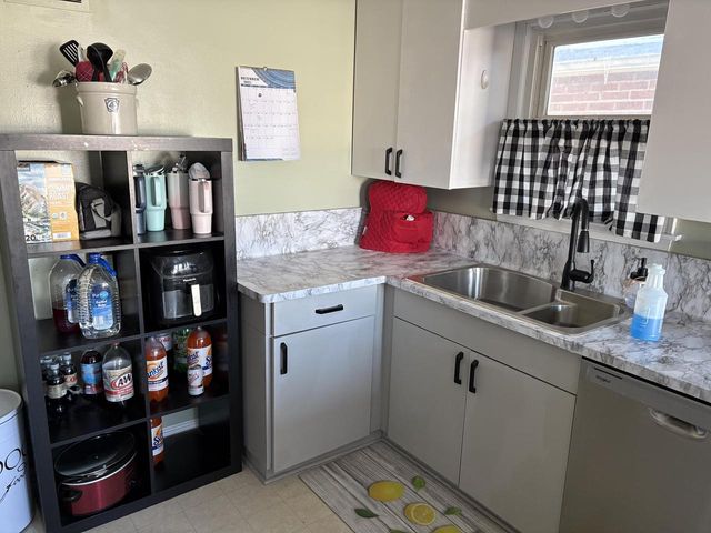 1707 W Wilbur AVENUE, Milwaukee, WI 53221