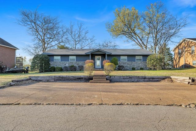 939 Aqua Dr, Gallatin, TN 37066