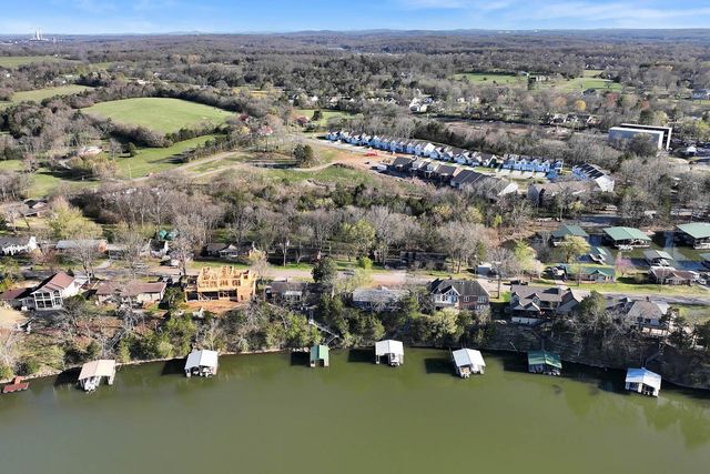 939 Aqua Dr, Gallatin, TN 37066