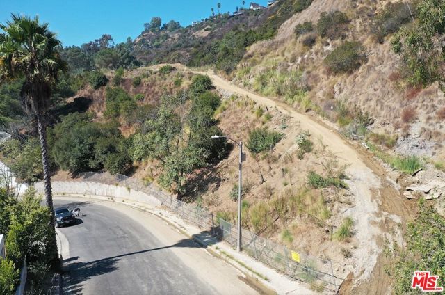 2686 Zorada Drive, Los Angeles, CA 90046