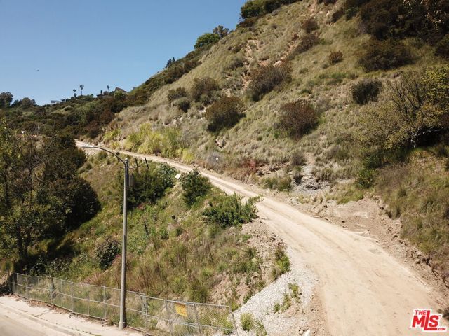 2686 Zorada Drive, Los Angeles, CA 90046