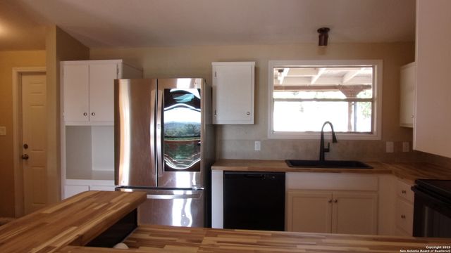 252 SIR WINSTON DR, Canyon Lake, TX 78133