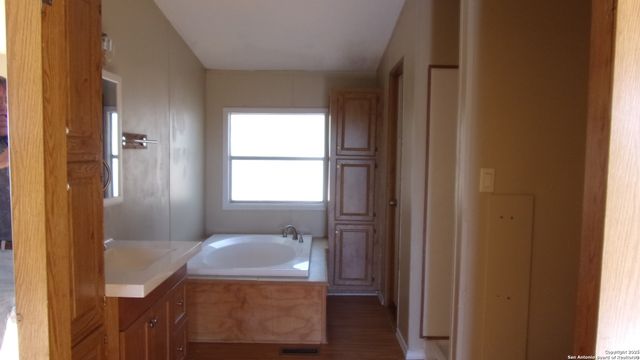 252 SIR WINSTON DR, Canyon Lake, TX 78133