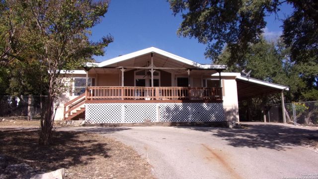 252 SIR WINSTON DR, Canyon Lake, TX 78133