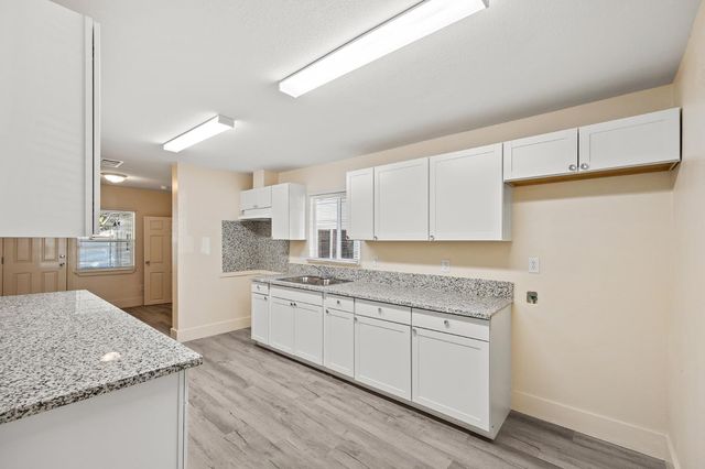 2315 S Poppy Avenue, Fresno, CA 93706