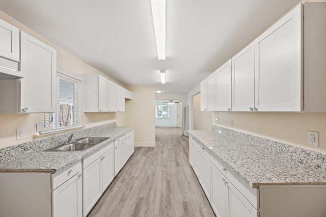 2315 S Poppy Avenue, Fresno, CA 93706