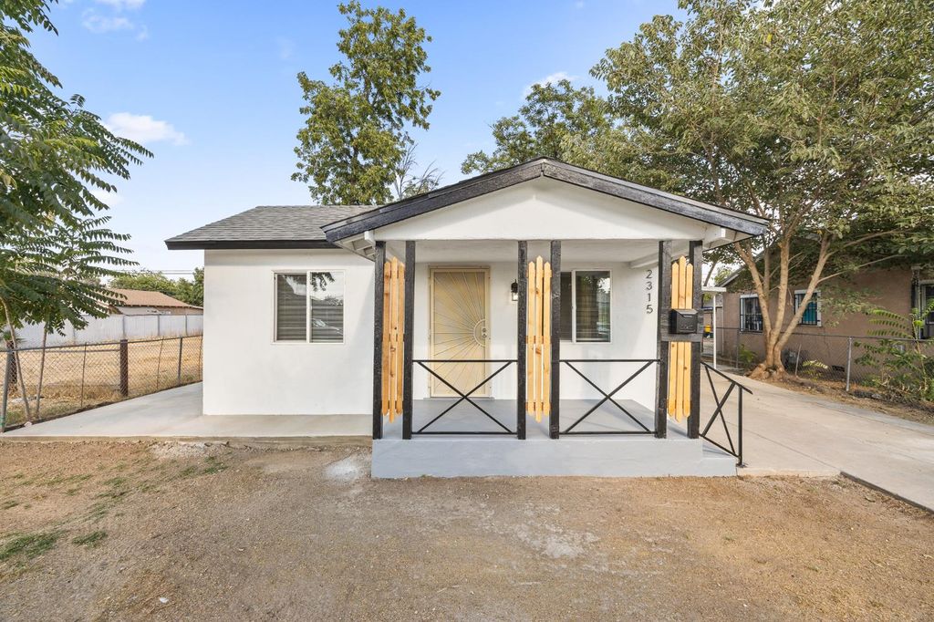 2315 S Poppy Avenue, Fresno, CA 93706