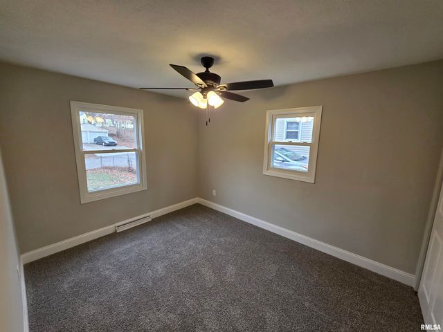 9 BRYANT Lane, Springfield, IL 62702