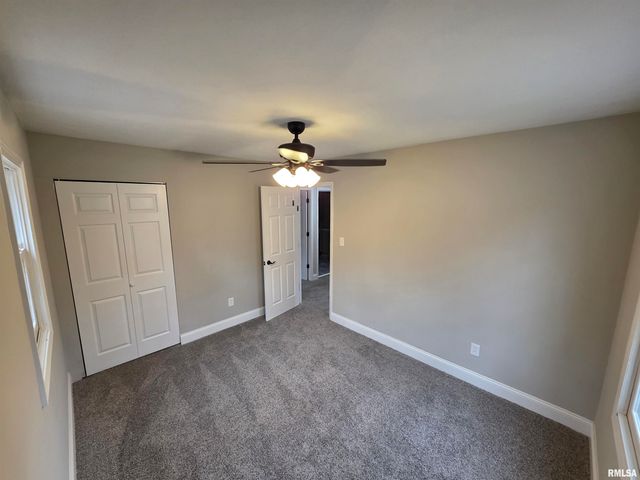 9 BRYANT Lane, Springfield, IL 62702