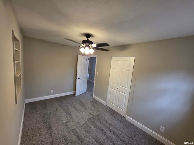 9 BRYANT Lane, Springfield, IL 62702