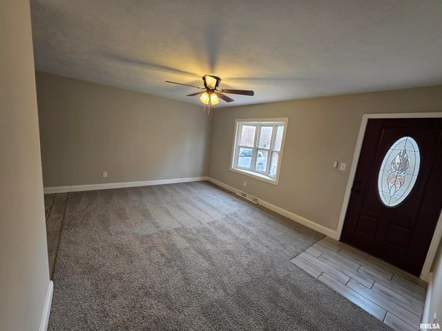 9 BRYANT Lane, Springfield, IL 62702