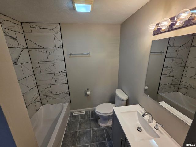 9 BRYANT Lane, Springfield, IL 62702