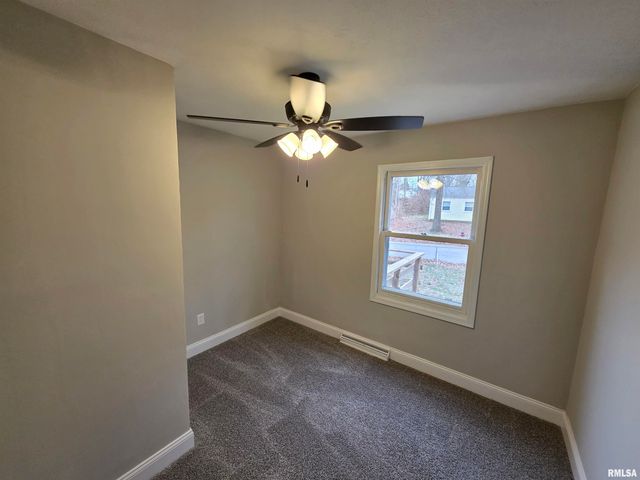 9 BRYANT Lane, Springfield, IL 62702