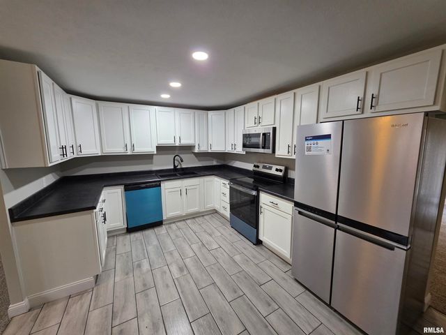 9 BRYANT Lane, Springfield, IL 62702