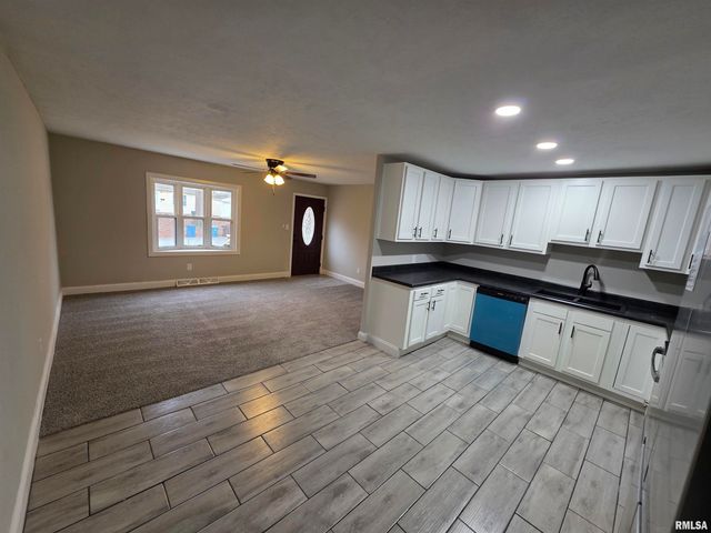 9 BRYANT Lane, Springfield, IL 62702