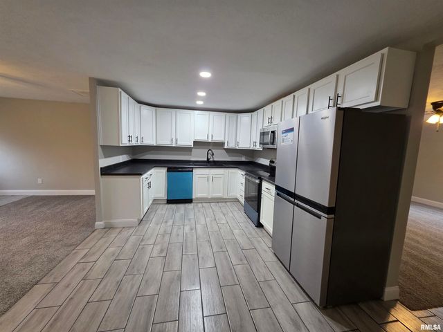 9 BRYANT Lane, Springfield, IL 62702