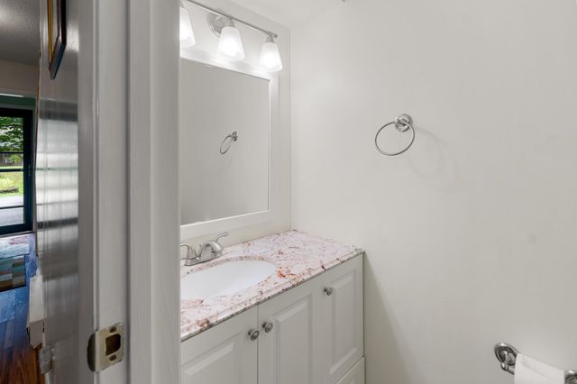 17 Hideaway Lane, Williston, VT 05495