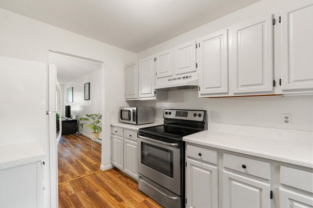 17 Hideaway Lane, Williston, VT 05495