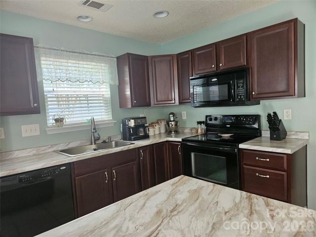 16931 Greenlawn Hills Court, Charlotte, NC 28213