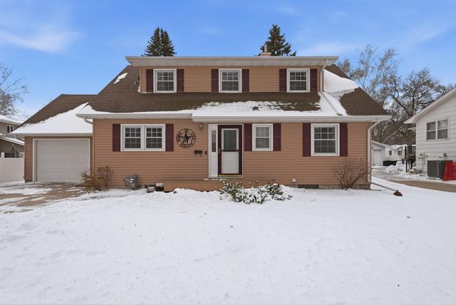 1109 13th Avenue SW, Willmar, MN 56201