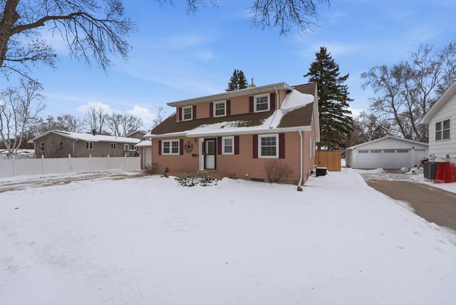 1109 13th Avenue SW, Willmar, MN 56201