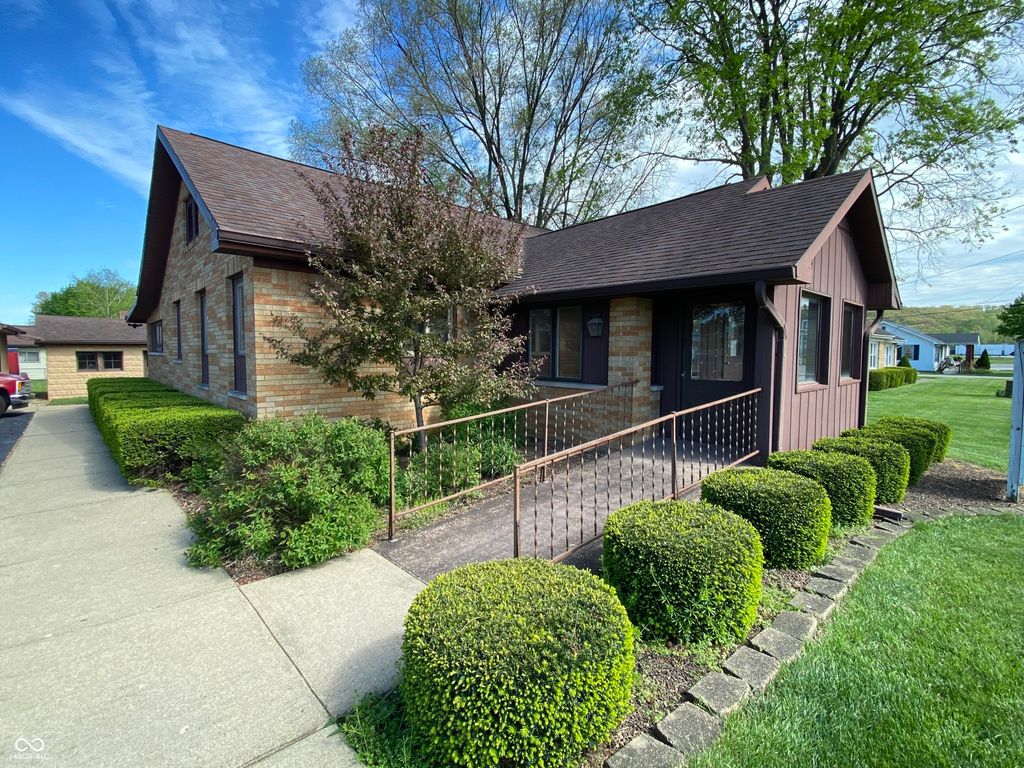 2009 Burton Lane, Martinsville, IN 46151