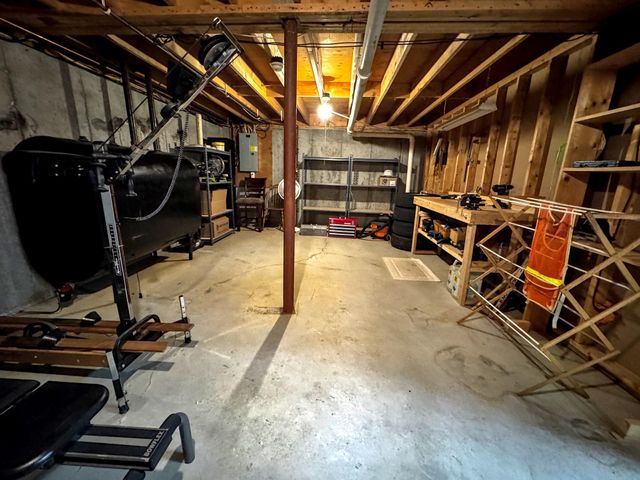 32 Albe Drive, Bennington, VT 05201