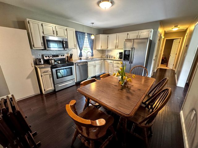 32 Albe Drive, Bennington, VT 05201