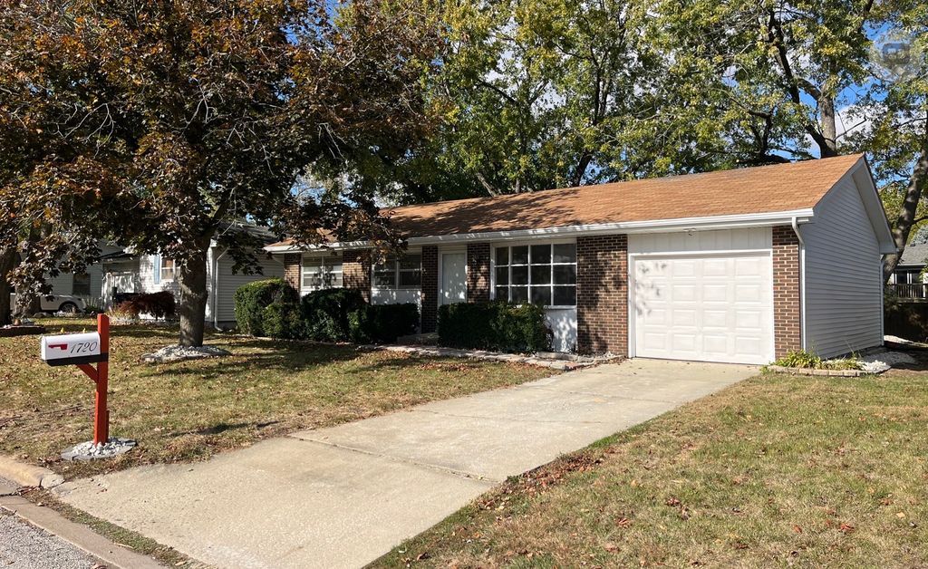 1720 Jacobssen Drive, Normal, IL 61761