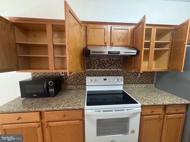 28 OAK SHADOWS, Catonsville, MD 21228