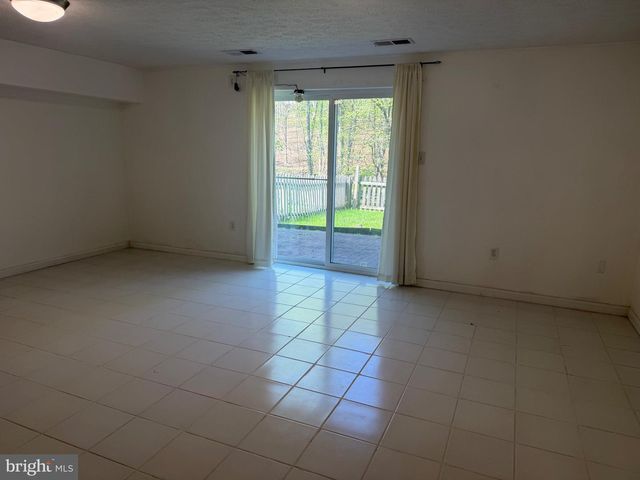 28 OAK SHADOWS, Catonsville, MD 21228