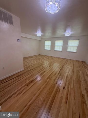 28 OAK SHADOWS, Catonsville, MD 21228