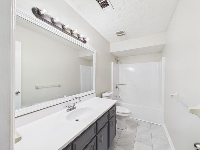 9 W Jeep Road, Phenix City, AL 36869