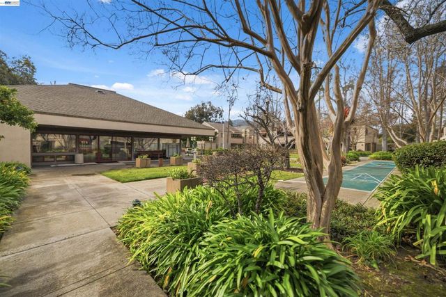 453 Alberto Way D155, Los Gatos, CA 95032